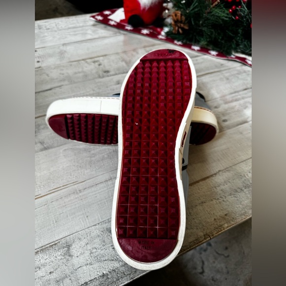 Fendi 💫 Sneakers 💫 - Picture 8 of 10